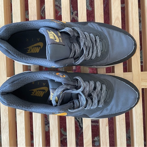 Nike Air Max 1 Essential Dark Grey Laser Orange Men Size 9.5 - Picture 2 of 5